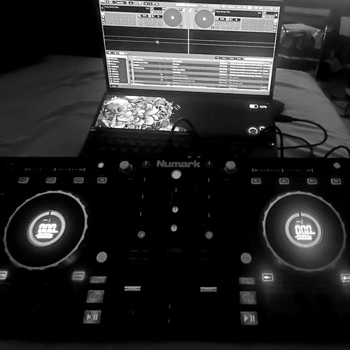Numark Mixtrack Pro II DJ Controller mint condition with original Decksaver