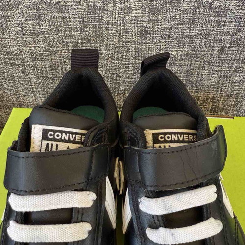 Converse unisex leather sneakers like new, size 28 (17 cm)