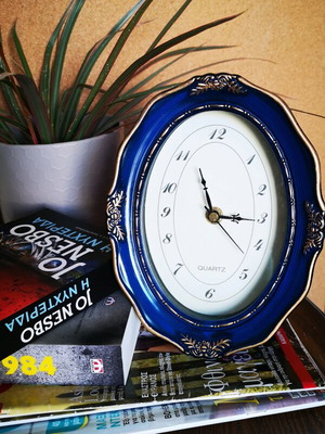 Vintage style new tabletop clock