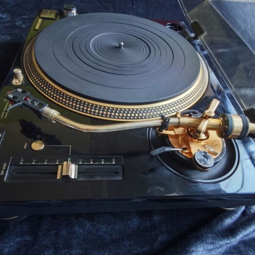 Technics SL-1200 LTD turntable used, 24K gold plated limited edition