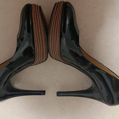 Adolfo Dominguez black patent 12cm pumps like new