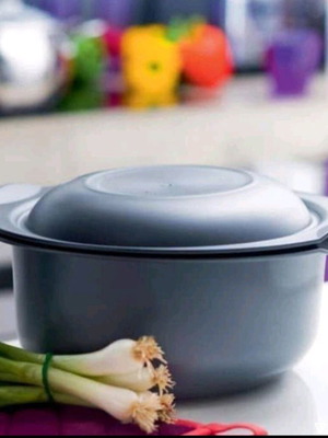Ultra Plus 5L Round Casserole Tupperware new