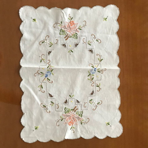 Table linens used, set of 4 pieces