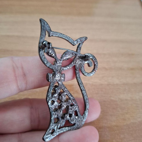 Cat brooch with strass like new decorative pin