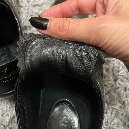 Tod’s leather sneakers black with white stitching like new, size 38