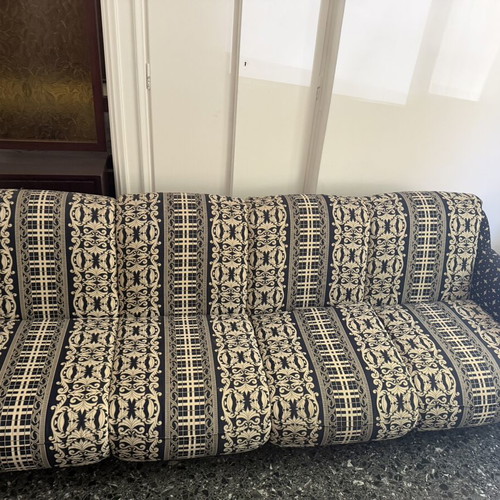 Living room set like new with 2 armchairs and 2 stools, baroque fabric