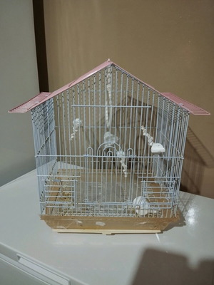 Large birdcage like new with accessories and sand