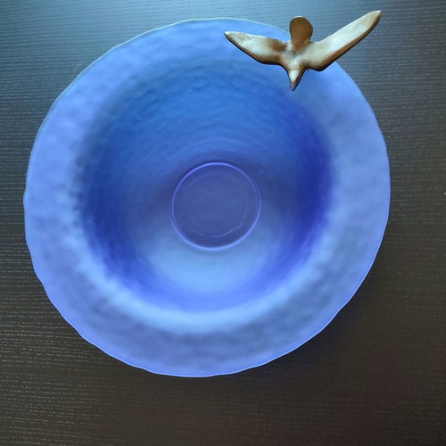 Decorative glass platter like new, blue royal with metal bird figure