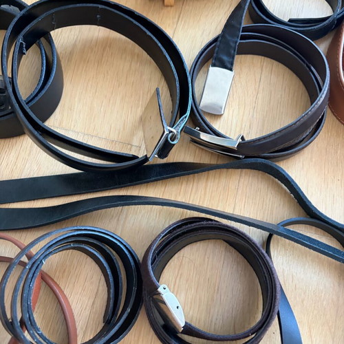 Belt pack with 16 pieces like new, leather and casual styles