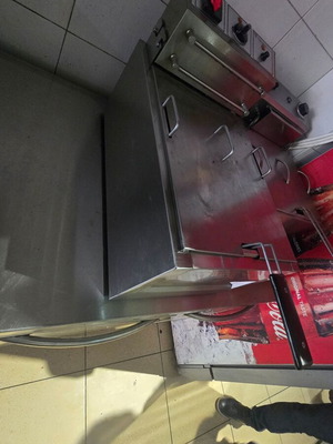 Fryer used 8.2 kW and 12 liters