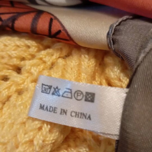 Square scarf like new, lightweight