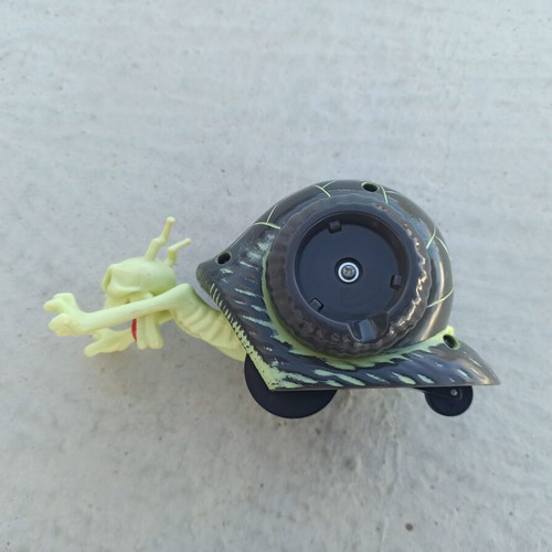 Skexx figure from Turbo Snails by Hasbro 2001 like new