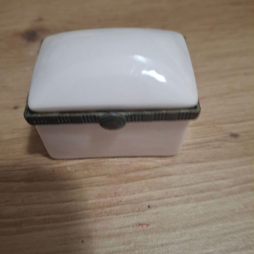 Vintage pink porcelain jewelry box like new