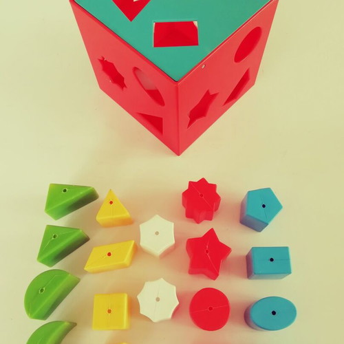 Shape sorting cube toy used, vintage