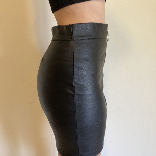 Black leather mini skirt like new with front zipper
