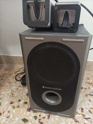 Altec Lansing 321 woofer with 2 speakers
