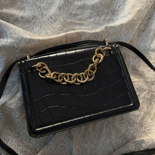 Zara crossbody bag like new, black