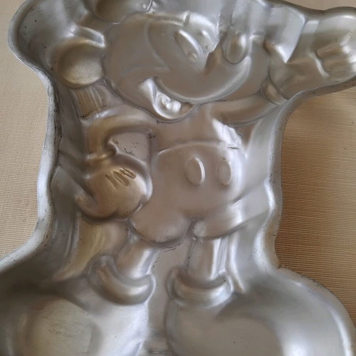 Mickey Mouse cake mold used