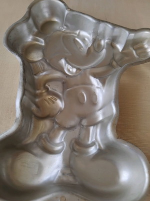 Mickey Mouse cake mold used