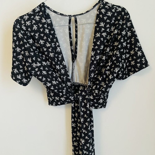 Top with Open Back like new, Trendyol, black and white, size S