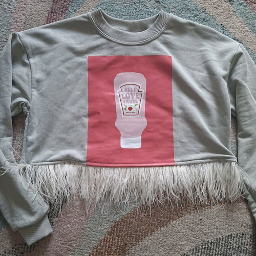 Cropped sweatshirt with ketchup print and feathers, new, gray