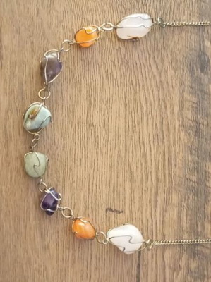 Women's necklace with natural stones like new