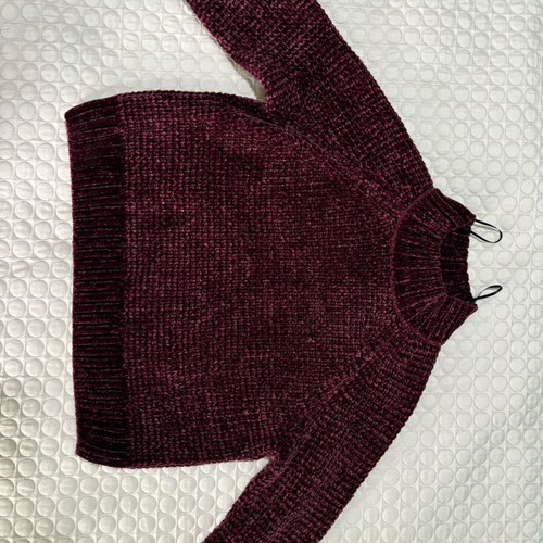Burgundy H&M pullover with turtleneck cropped like new