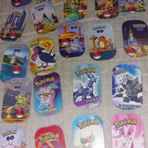 Pokémon metal tags like new, pack of 116 plus 5 large