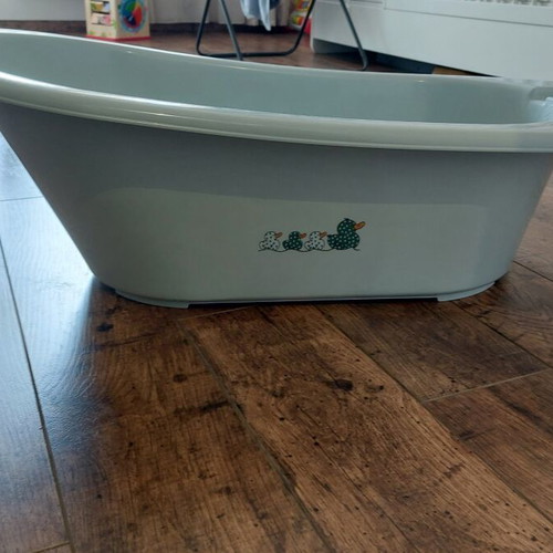 Bebe-Jou baby bath tub like new for child up to 3 years