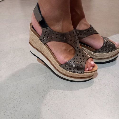 Yoshino platform shoes new, bronze, size 37