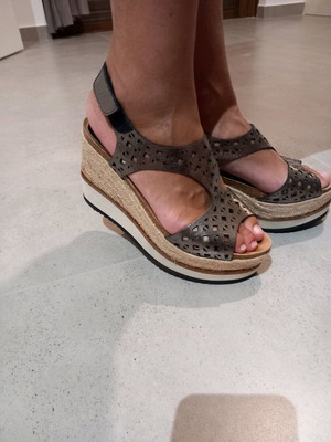 Yoshino platform shoes new, bronze, size 37