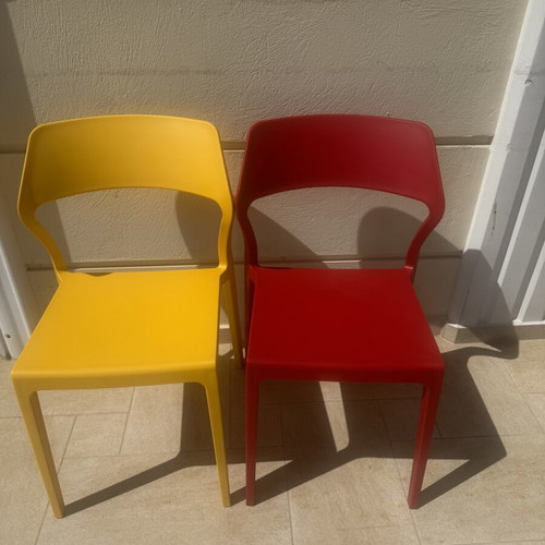 Siesta Snow chairs new, red and yellow, set of 40