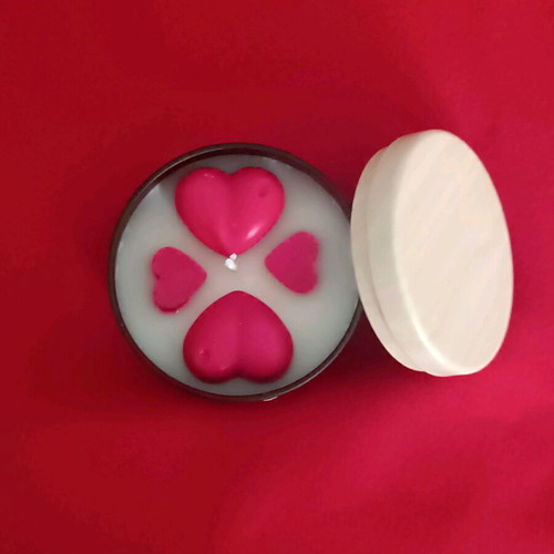 Soy scented candle "Red Hearts" new, 90ml with vanilla scent