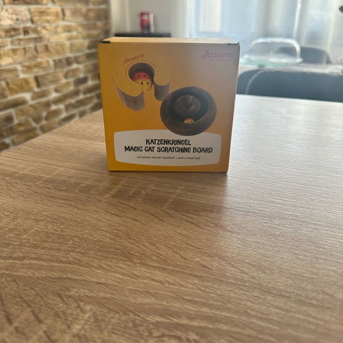 Cat scratching toy like new, interactive