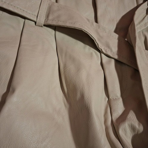 Pink Woman leather bermuda beige, like new, size L