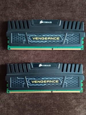 Corsair Vengeance DDR3 8GB 1866Mhz RAM set like new