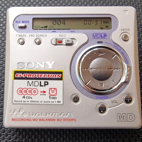 Sony Minidisc Walkman Player and Recorder MZ-R700PC like new, silver