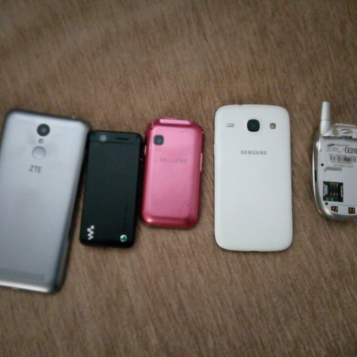 Various old mobile phones, bundle without chargers