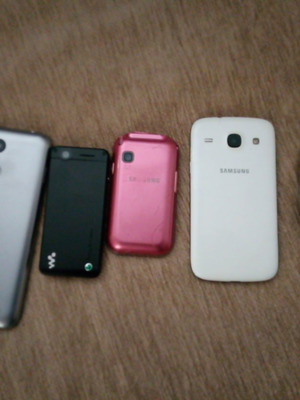 Various old mobile phones, bundle without chargers