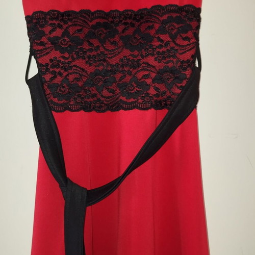 Red dress with lace used, one size, adjustable straps