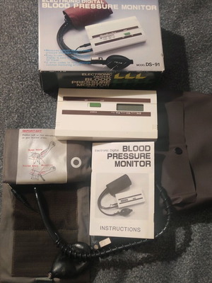 Nissei blood pressure monitor used, semi-automatic 1998