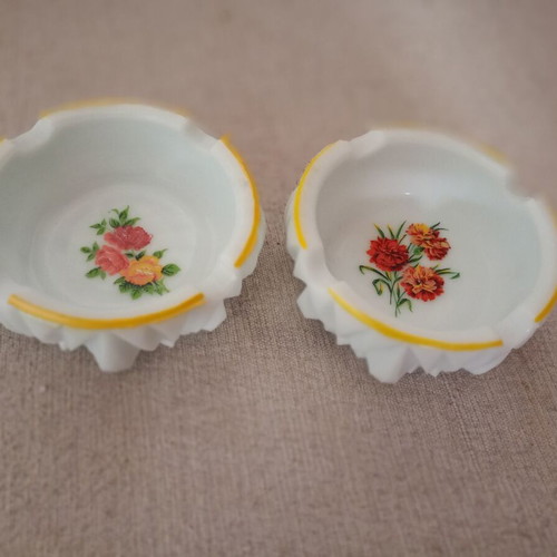 Vintage Milk Glass Ashtray Set 70s new
