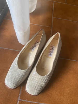 Valleverde vintage pumps used, leather, size 38.5, beige