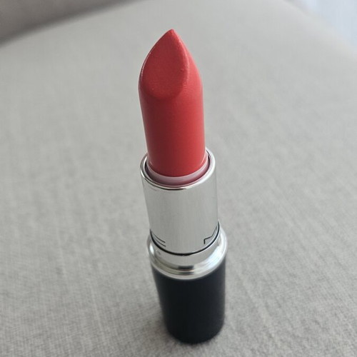 MAC Lipstick nr 565 Gummy Bare like new