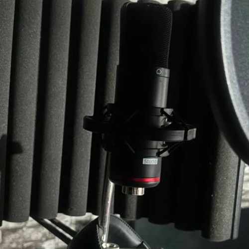 Mac Hackintosh PC studio setup with Focusrite audio interface