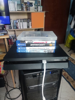 PlayStation 4 1TB σαν καινούργιο με χειριστήριο και πακέτο 5 παιχνιδιών