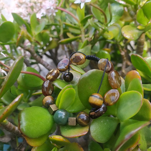 Handmade bracelet with semi-precious stones used with tiger eye, septarian and agate