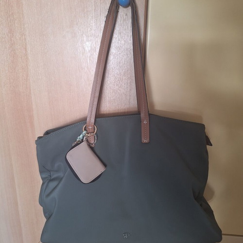 School bag like new, green color