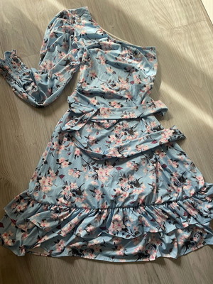 Women's dress new with one sleeve, colorful