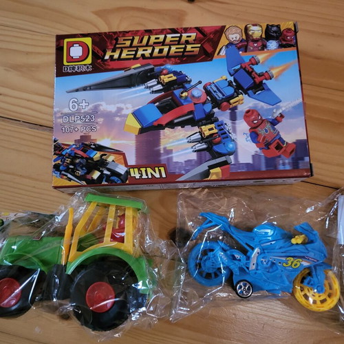 Lego sets like new with instructions and 3 new gifts